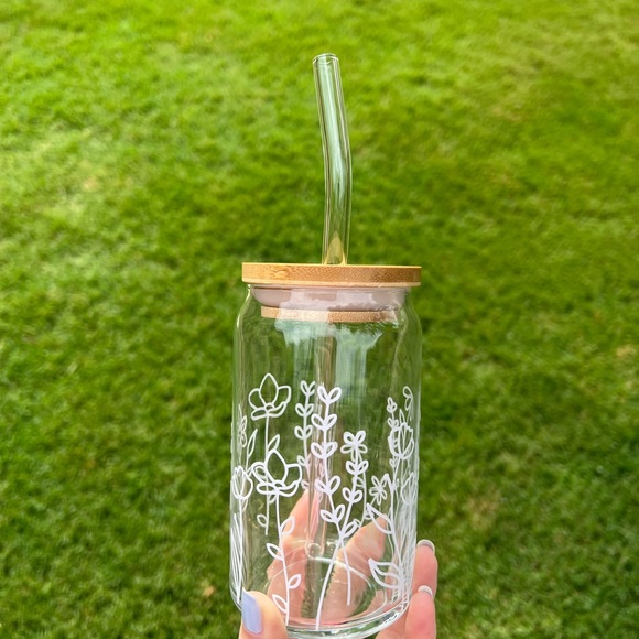 Flower design beer glass can with glass straw and bamboo lid - Picture 2 of 3